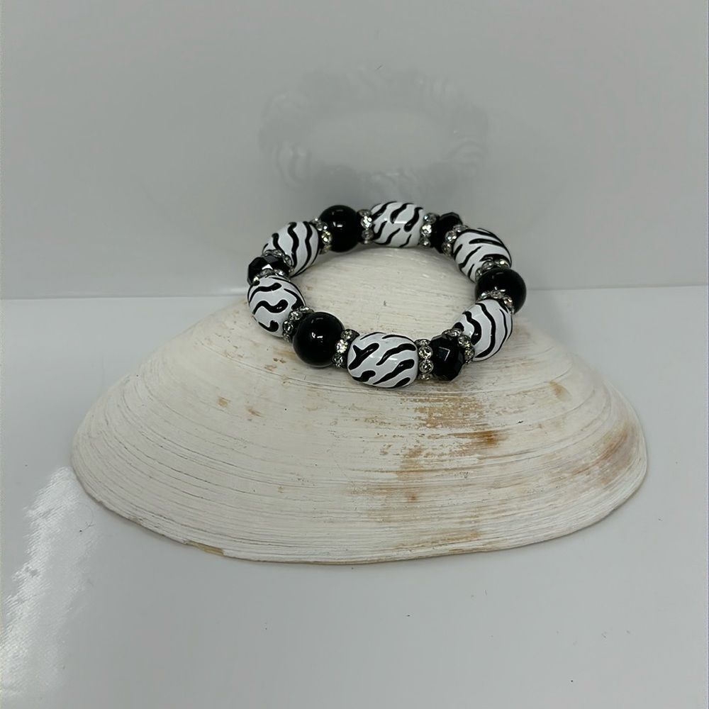 Colourful expandable bracelet